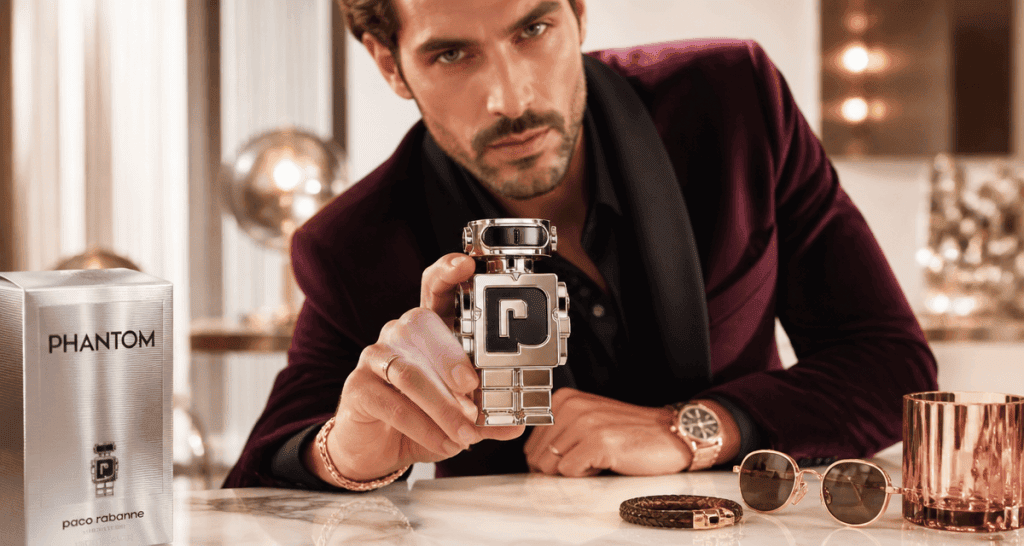 parfum phantom homme flacon robot chromé sur table marbre