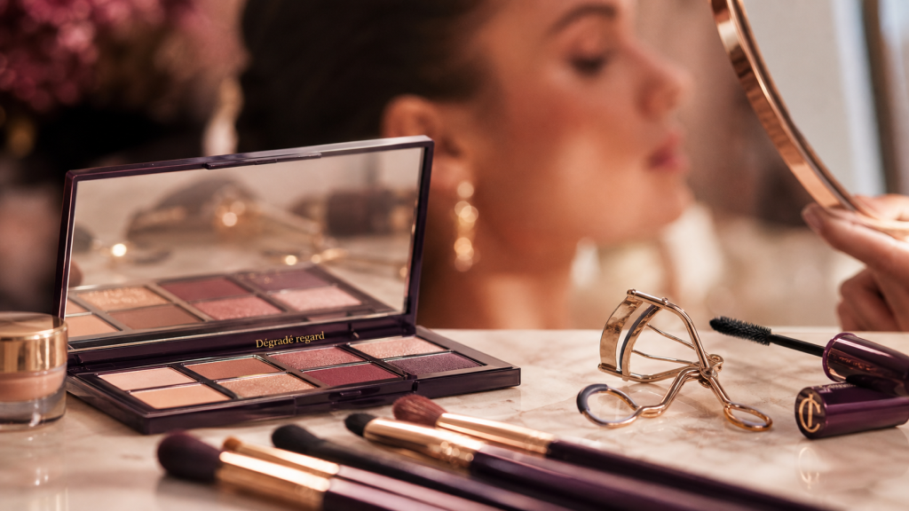 Comment maquiller ses yeux : techniques pour agrandir le regard, maquillage yeux professionnel