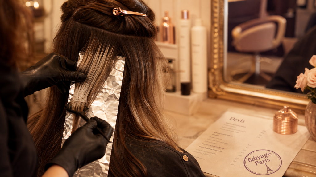 Meilleur balayage Paris : mèches et coloriste en salon, brosse et aluminium