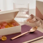 Meilleur gummies perte de poids : gummies satiété et brûle-graisse sur table